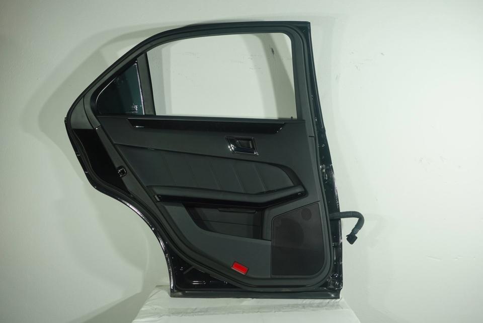 Mercedes-Benz E-BENZ E350D Tür hinten links schwarz M12 – Bild 2