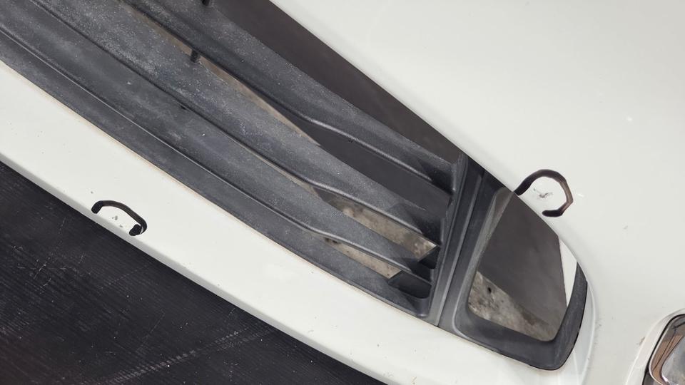 BMW 116 F20 2012 Stoßstange vorne Weiß Original N09 – Bild 6