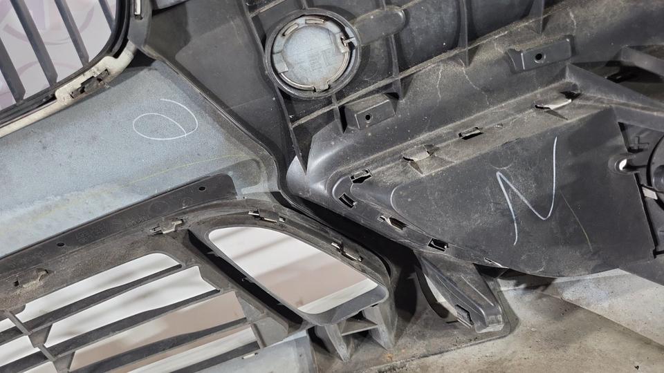 BMW 116 F20 2012 Stoßstange vorne Weiß Original N09 – Bild 16