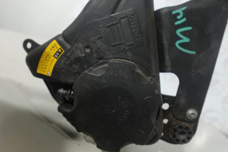 BMW F30 F31 320i Kühlmittel Ausgleichsbehälter Original M14 – Bild 5