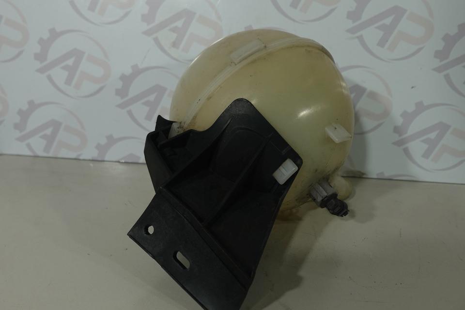 Mercedes V350 W639 Kühlmittel Ausgleichsbehälter Original M07 – Bild 2