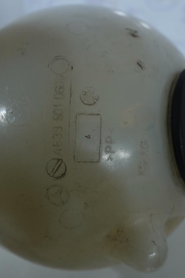 Mercedes V350 W639 Kühlmittel Ausgleichsbehälter Original M07 – Bild 3