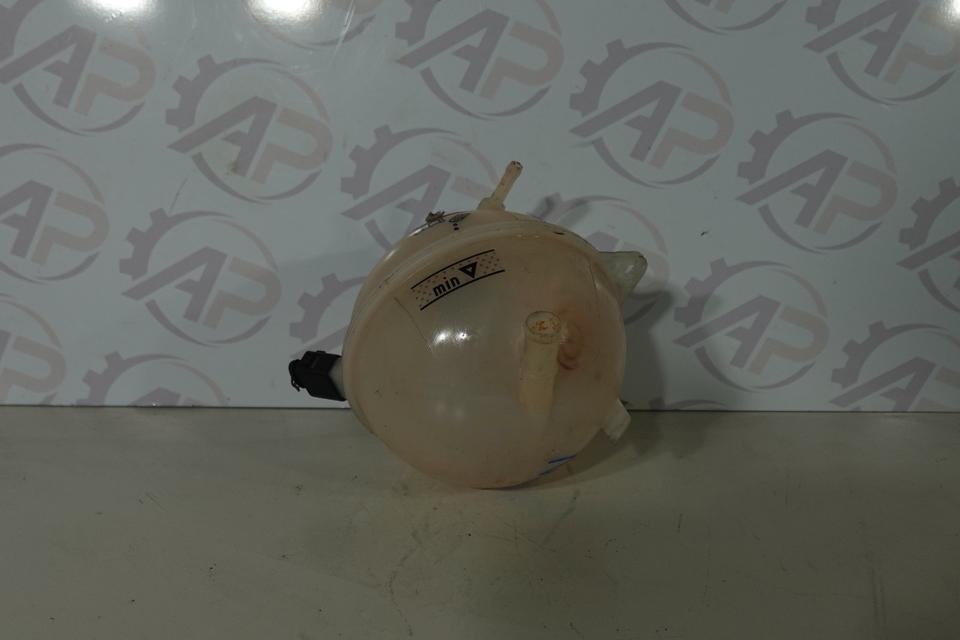 VW Touran 1T Kühlmittel Ausgleichsbehälter Original M04 – Bild 2