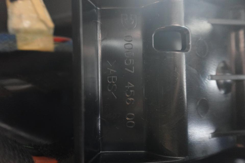 Mercedes E-Klasse W212 Mittelkonsole Armlehne Schwarz M12 – Bild 10
