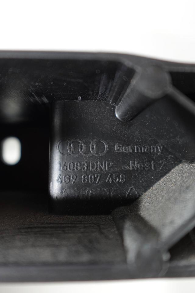 Audi A6 C7 4G Stoßstangenführung hinten Mitte 4G9807458 M05 – Bild 4