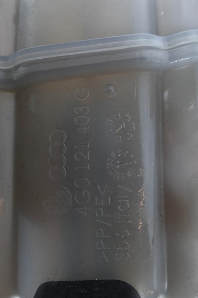 Audi A6 4G C7 Kühlmittel Ausgleichsbehälter Original M05 – Bild 3