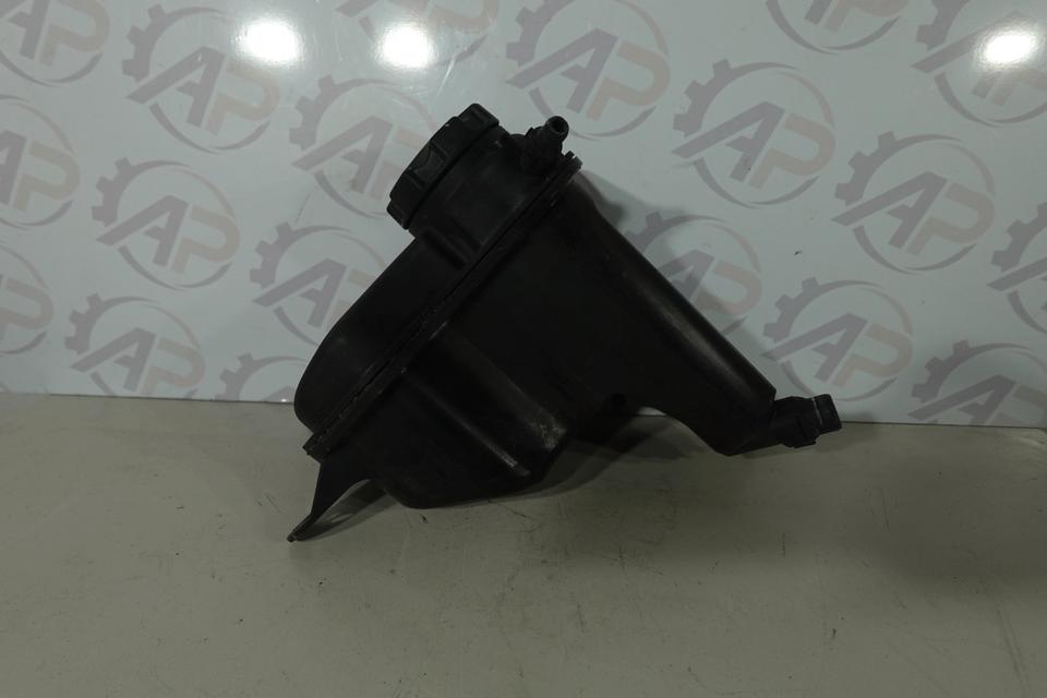 BMW 1er E81 E82 E87 E88 Ausgleichsbehälter Kühlmittelbehälter M15 – Bild 4