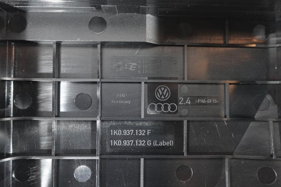 VW Touran 1T Sicherungskasten Motorraum Batterie M04 – Bild 4