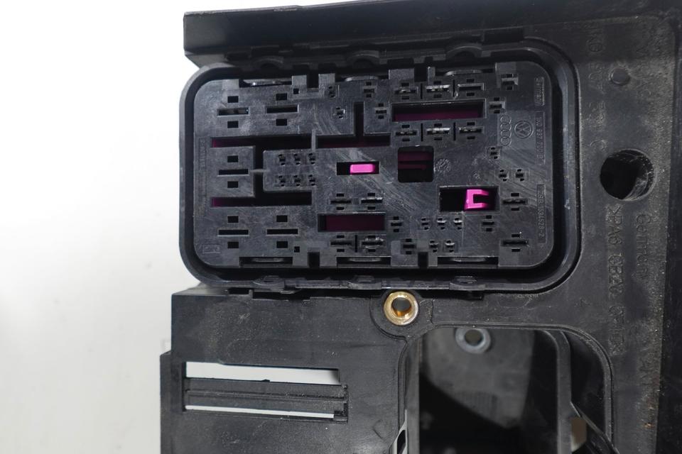 VW Touran 1T Sicherungskasten Motorraum Batterie M04 – Bild 8