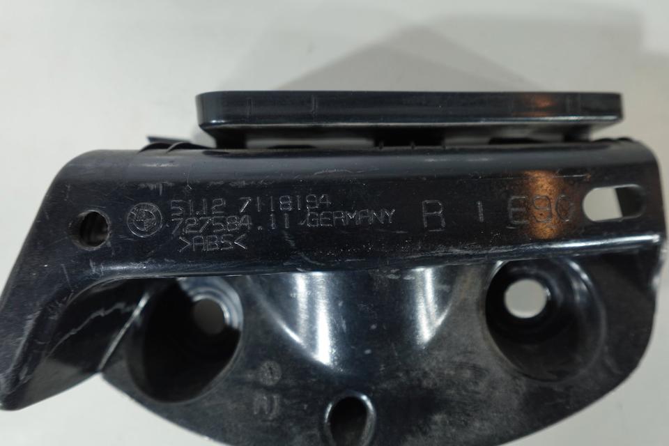 BMW E90 320i Halter Führung Stoßstange hinten rechts M02 – Bild 4