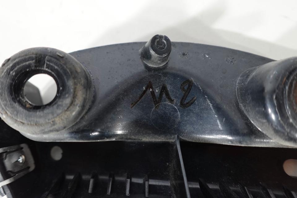 BMW E90 320i Halter Führung Stoßstange hinten rechts M02 – Bild 5