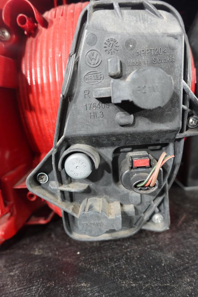 Original VW Touran 1T3 Rückleuchte rechts außen 1T0945096R N17 – Bild 5