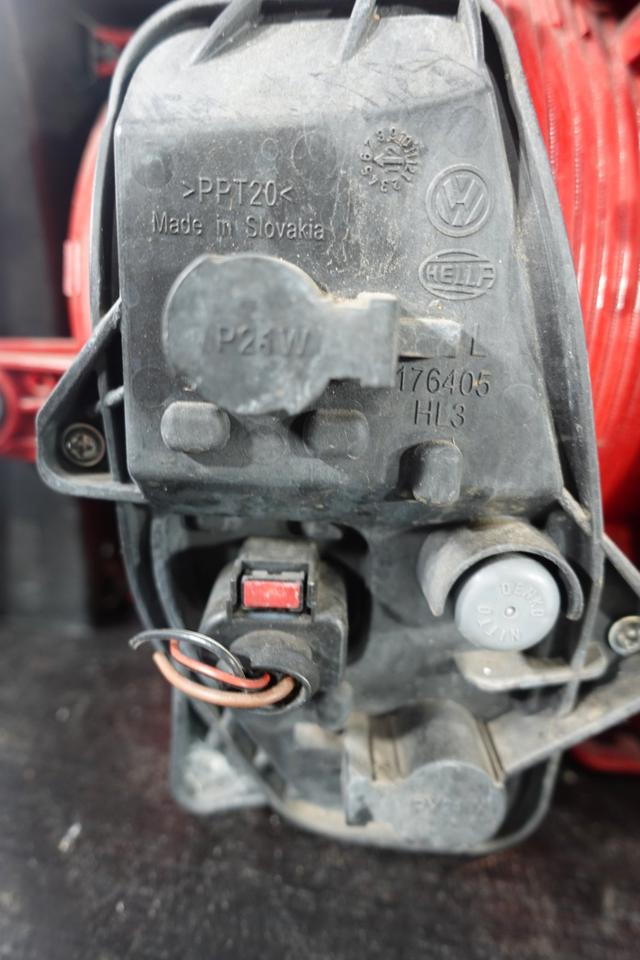 Original VW Touran 1T3 Rückleuchte links außen 1T0945095R N17 – Bild 6