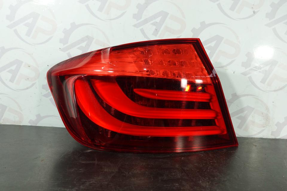 Original BMW 5er F10 Rückleuchte links außen 63217203229 N23 – Bild 3