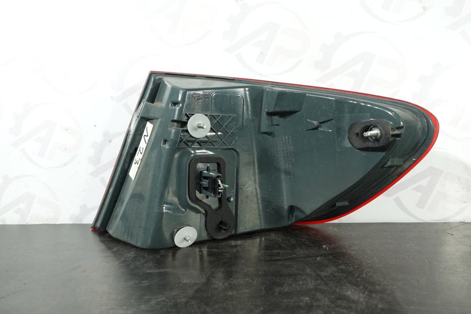 Original BMW 5er F10 Rückleuchte links außen 63217203229 N23 – Bild 4