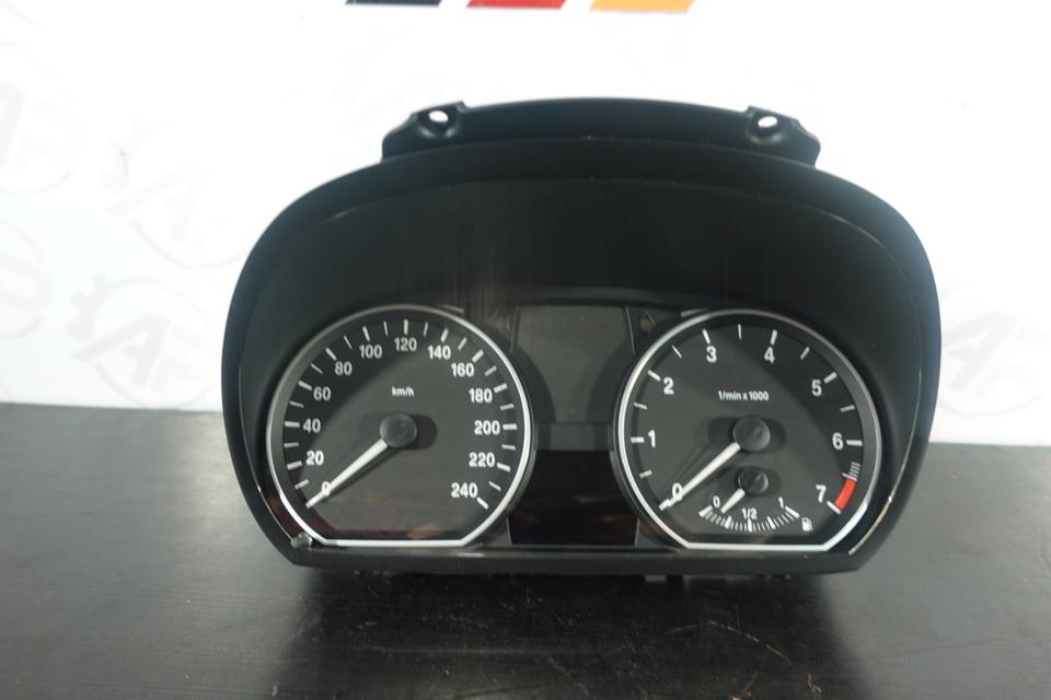 Original BMW E81 E87 Kombiinstrument Tacho 9166813 1024932-85 M31 – Bild 3