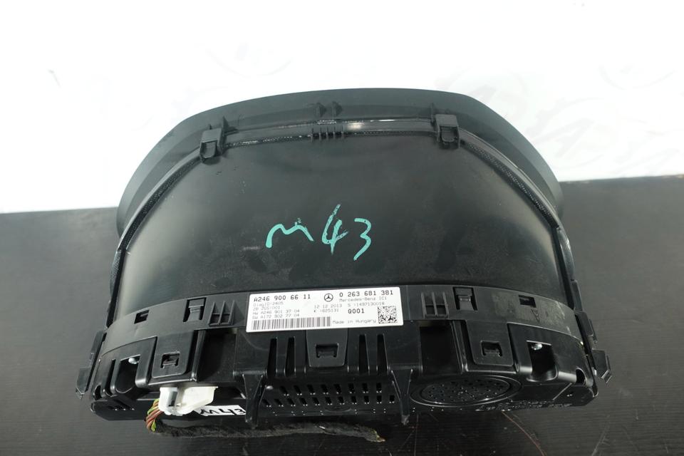Original Mercedes B180 W246 Kombiinstrument Tacho A2469006611 M43 – Bild 4