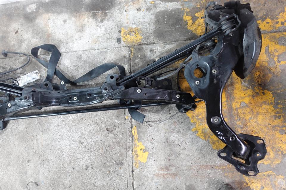 BMW 218i F45 2014 Hinterachse Achsträger komplett M29 – Bild 6