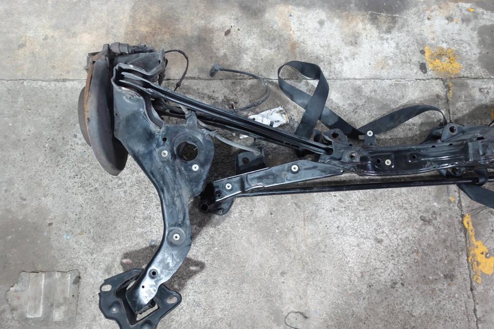 BMW 218i F45 2014 Hinterachse Achsträger komplett M29 – Bild 7