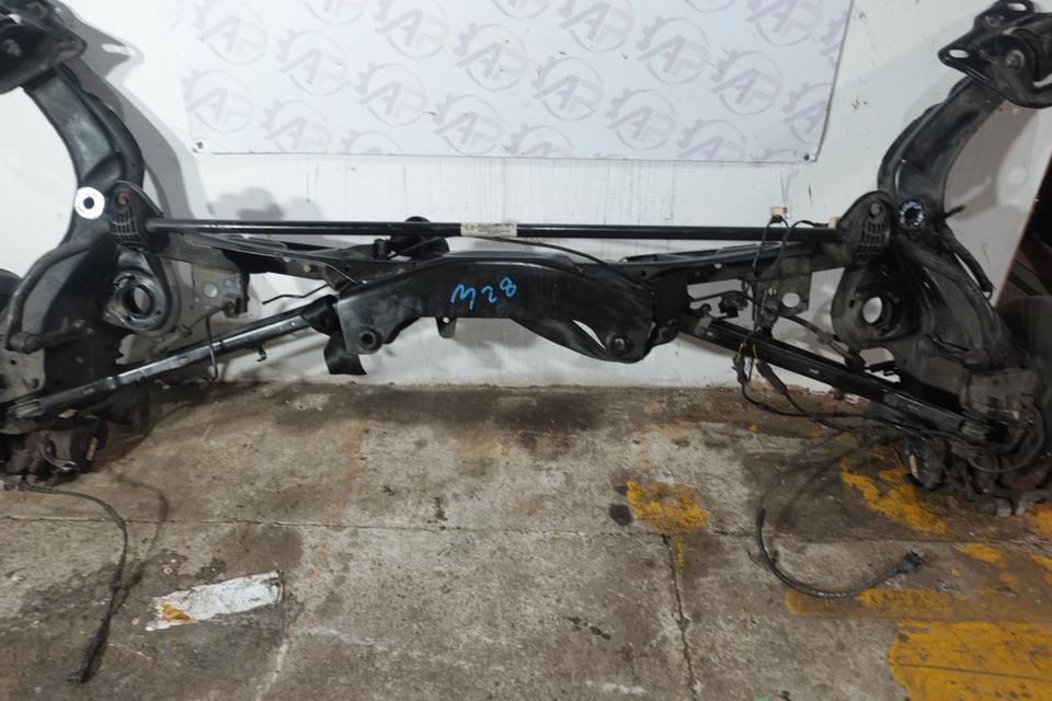 BMW 218d F45 2017 Hinterachse Achsträger komplet M28 – Bild 2
