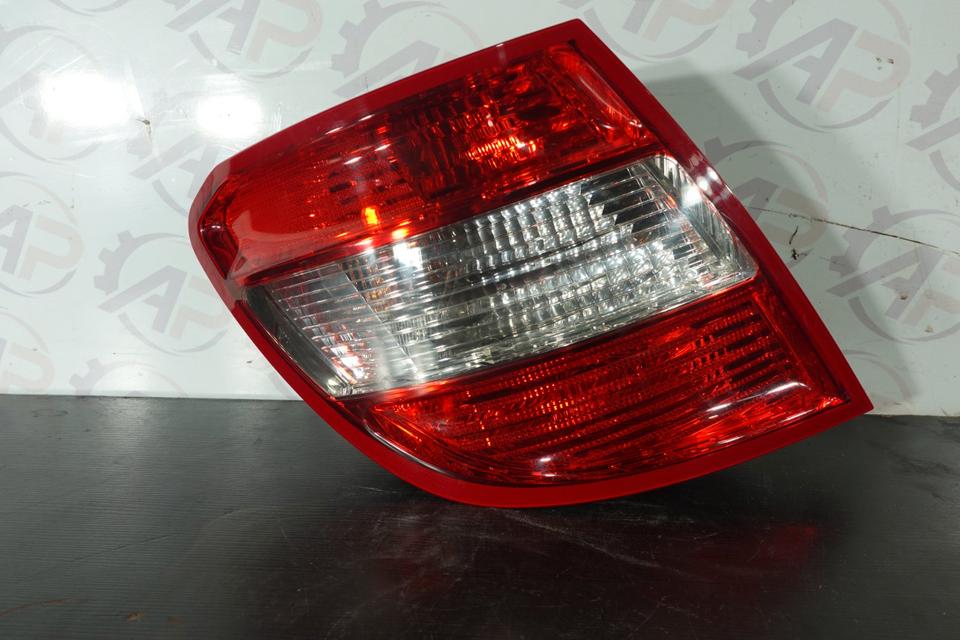 Rückleuchte Rücklicht links Mercedes C-Kl W204 C200 CGI 2011 M09 – Bild 2