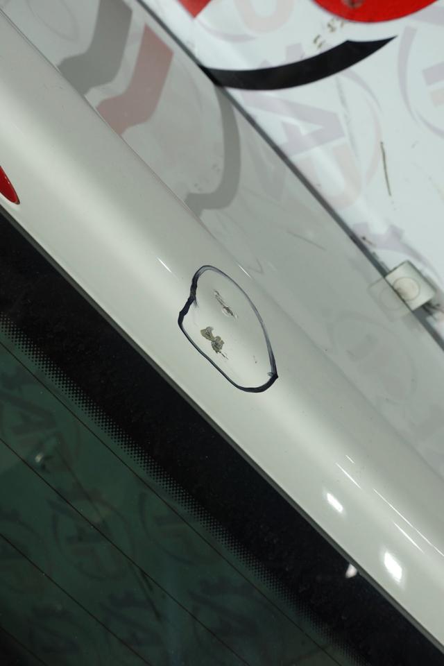 VW Touran 1T Heckklappe Weiß B9A 1T0827025Q Scheibe Leuchten M38 – Bild 5