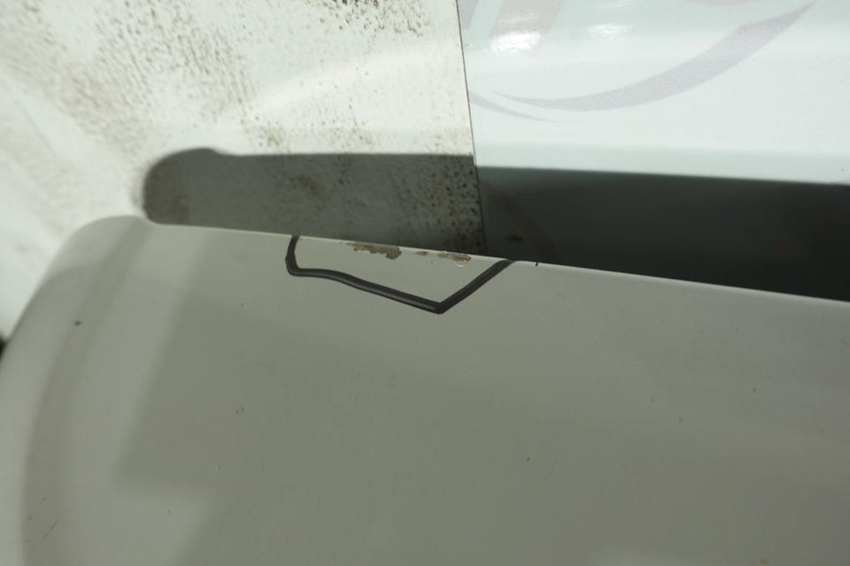 VW Touran 1T Heckklappe Weiß B9A 1T0827025Q Scheibe Leuchten M38 – Bild 7