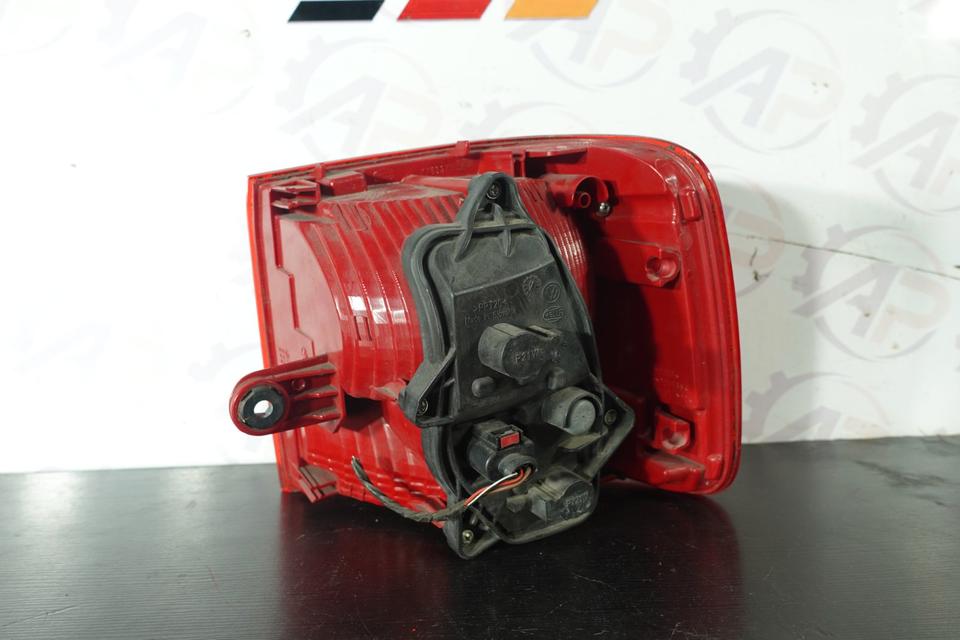 VW Touran 1T Rückleuchte links Hella 1T0945095G M04 – Bild 2