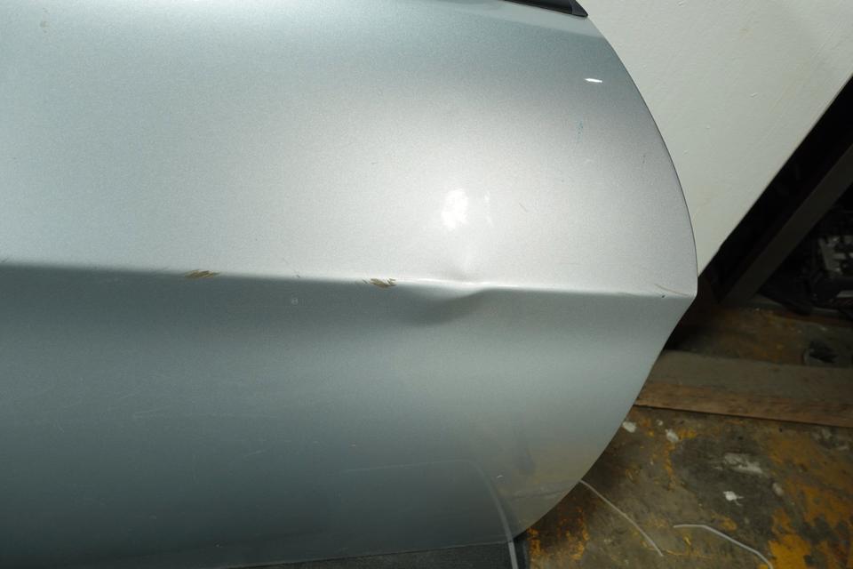 BMW 320i E90 2010 Tür vorne rechts Silber Lager M16 – Bild 3