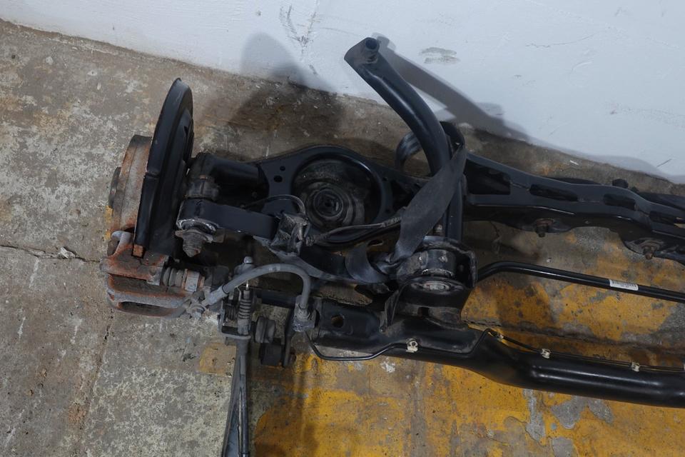 VW Golf 6 Hinterachse Achsträger Bremssättel Radnaben 2010 N06 – Bild 13