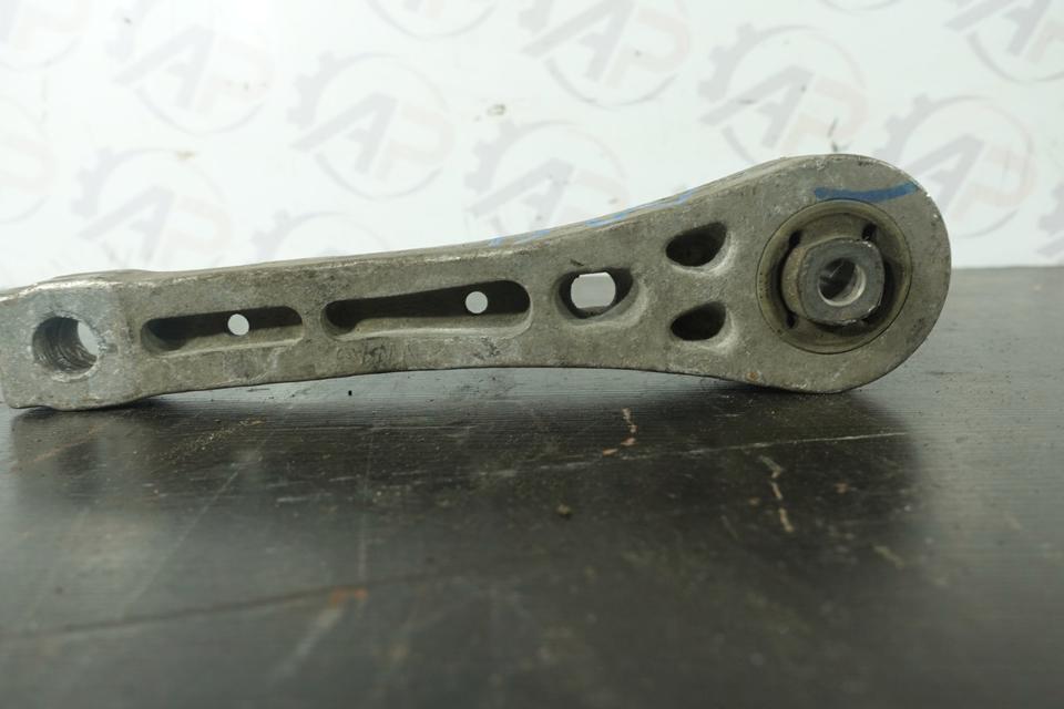 VW Touran 1T3 Pendelstütze Motorhalter Drehmomentstütze 2012 M04 – Bild 3