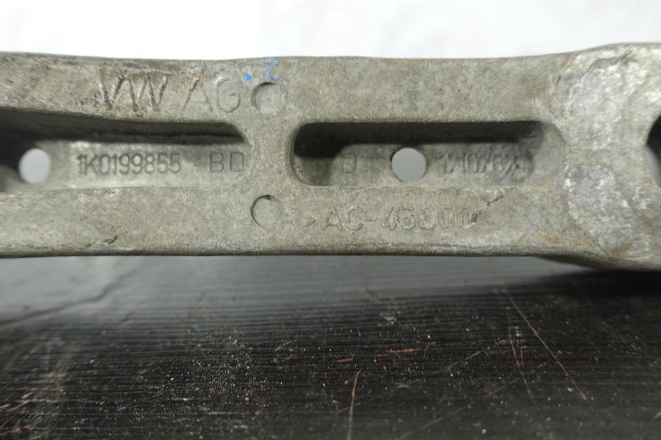 VW Touran 1T3 Pendelstütze Motorhalter Drehmomentstütze 2012 M04 – Bild 4