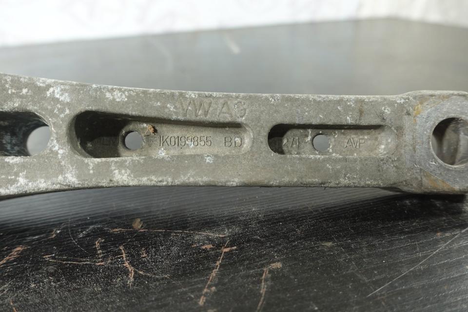 Audi A3 8P Pendelstütze Drehmomentstütze Motorlager 2010 N05 – Bild 6
