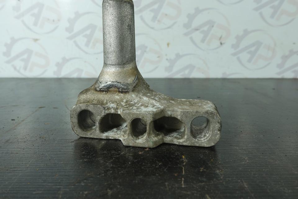 Audi A3 8P 2010 Motorhalter Aluminium Halterkonsole N05 – Bild 3