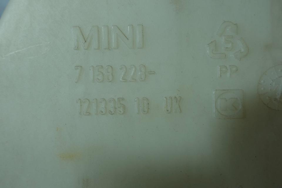 MINI Cooper S R53 Wischwasserbehälter 7158228 mit Pumpe M37 – Bild 2