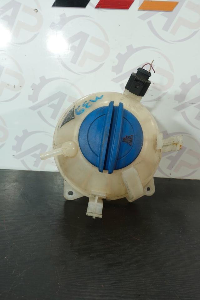 Titel: VW Touran 1T Kühlmittel Ausgleichsbehälter 1K0121407A M39 – Bild 4