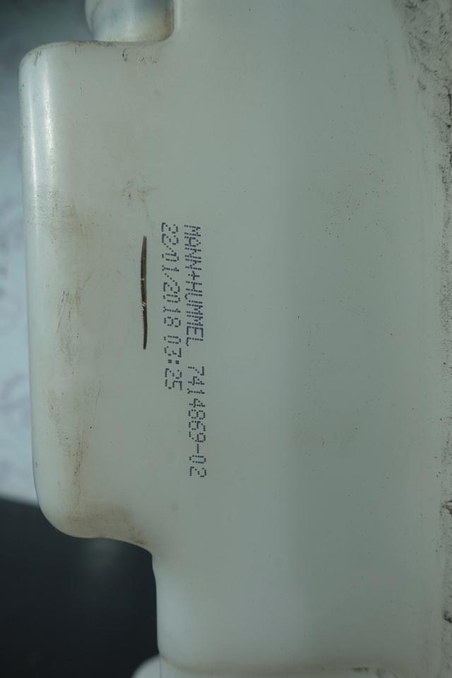 Volvo V60 S60 Scheibenwaschbehälter Wischwasserbehälter Pumpe M35 – Bild 6