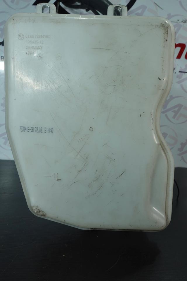BMW 2er F45 218d Wischwasserbehälter mit Pumpe Einfüllrohr M28 – Bild 4