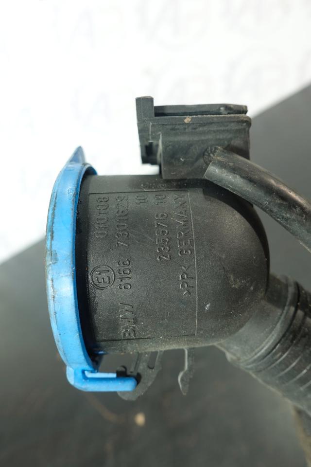 BMW 2er F45 218d Wischwasserbehälter mit Pumpe Einfüllrohr M28 – Bild 6
