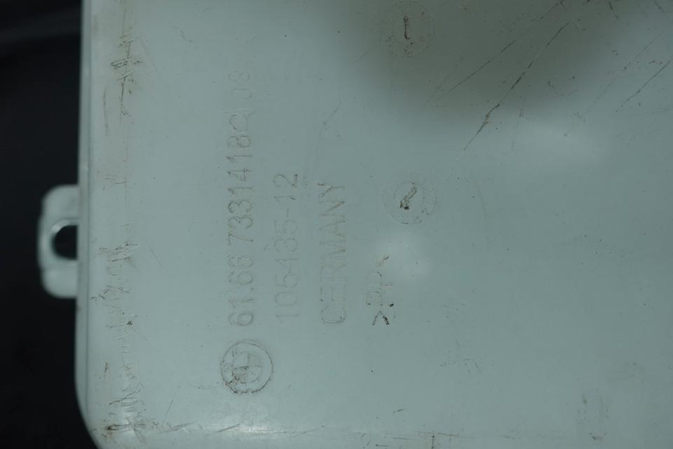 BMW 2er F45 218d Wischwasserbehälter mit Pumpe Einfüllrohr M28 – Bild 7