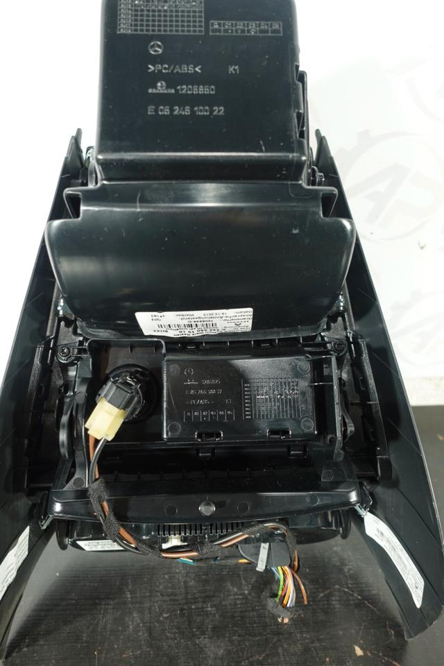 Mercedes BKlass W246 Mittelkonsole Ablagefach Klimabedienteil M43 – Bild 12