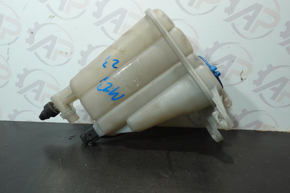 Audi A4 B8 8K Kühlwasser Ausgleichsbehälter 8K0121403C M23 – Bild 3