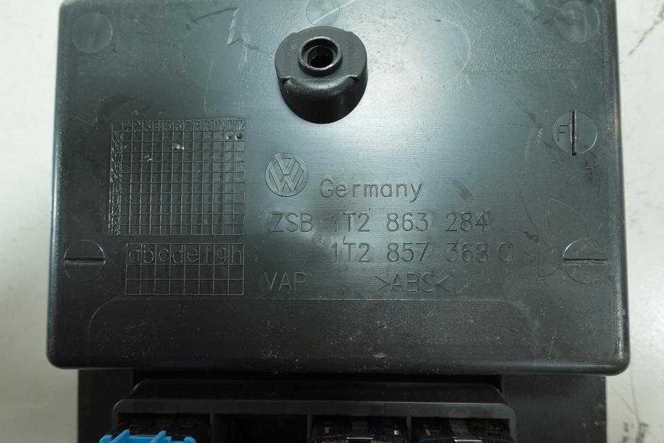 VW Touran 1T RHD Ablagefach 1T2857368C mit Schaltern M04 – Bild 4