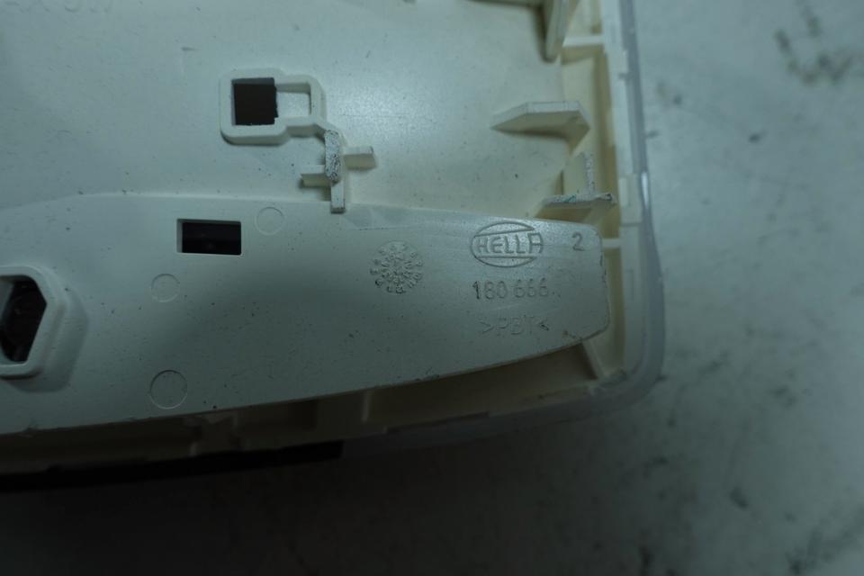 BMW 1er F20 Innenraumleuchte mit Schalter Hella M01 – Bild 3