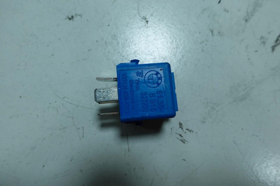 BMW 1er F20 Relais blau 6915327 Tyco M01 – Bild 5